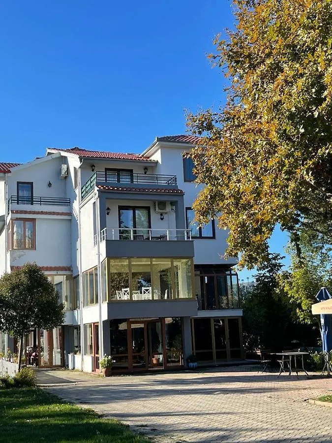 Hotel Tirona Tushemisht 3*,